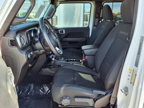 Used 2019 Jeep Wrangler Unlimited Sahara w/ Uconnect 4C Nav & Sound Group AWD/4WD image 7