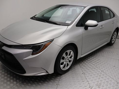 Used 2023 Toyota Corolla LE FWD image 2