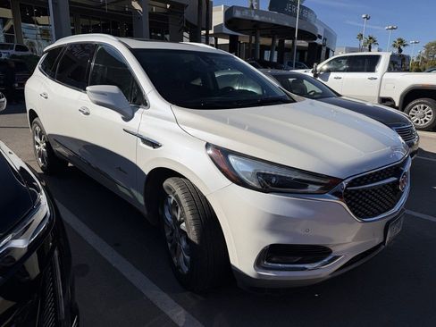 Used 2018 Buick Enclave Avenir w/ Avenir Technology Package image 2