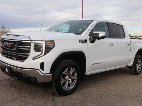Used 2024 GMC Sierra 1500 SLT image 3