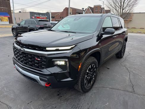 Used 2025 Chevrolet Traverse Z71 w/ Enhanced Driving Package image 1