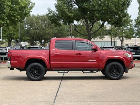 Certified 2022 Toyota Tacoma SR5 image 3