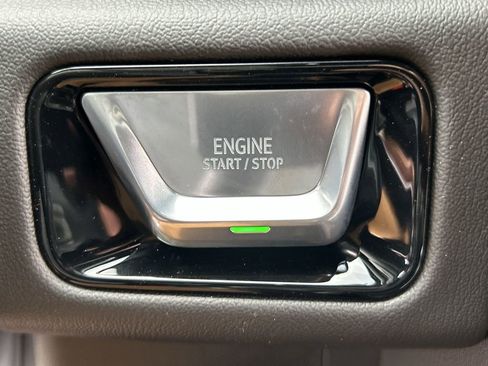 Used 2026 GMC Yukon XL Denali w/ Sun & Power Step Package image 17