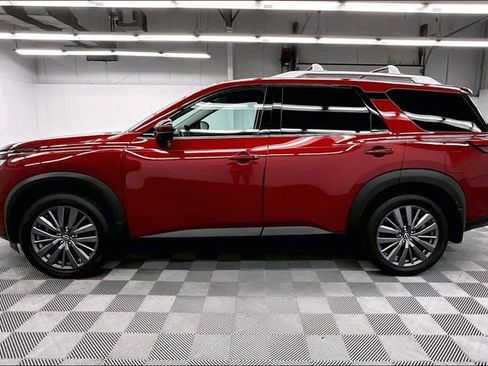 Used 2024 Nissan Pathfinder SL w/ SL Premium Package AWD/4WD image 14