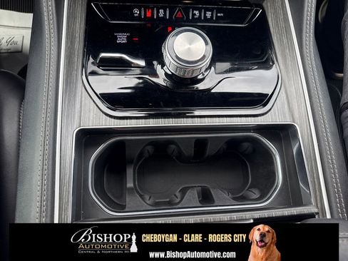 Used 2024 Jeep Wagoneer L Series II w/ Flexible Seating Group AWD/4WD image 25