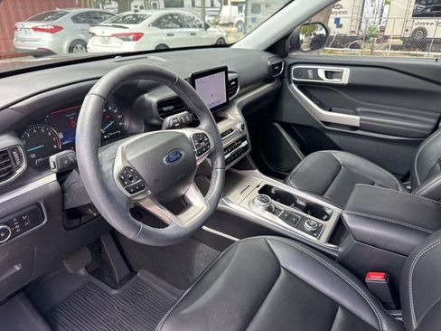 Used 2023 Ford Explorer XLT w/ Equipment Group 202A AWD/4WD image 9