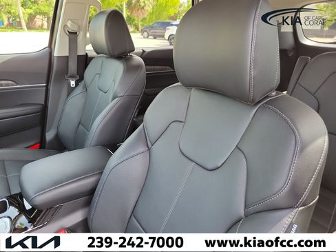 Certified 2025 Kia Telluride SX w/ SX Captain's Chair Package FWD image 24