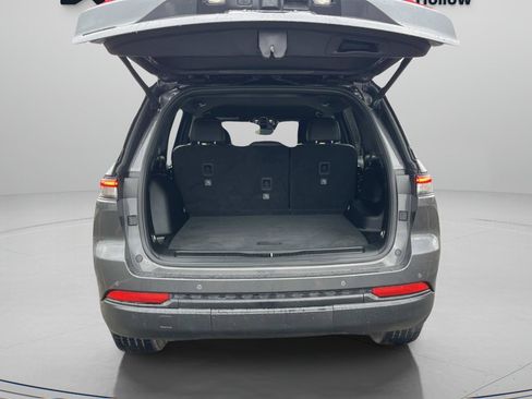 Used 2023 Jeep Grand Cherokee Altitude image 12