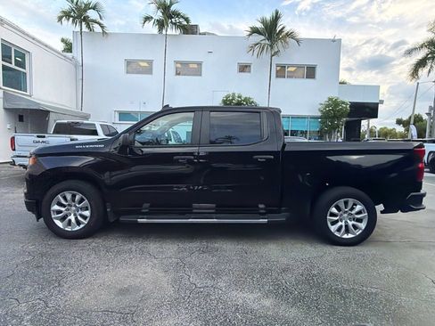 Used 2022 Chevrolet Silverado 1500 Custom RWD image 2