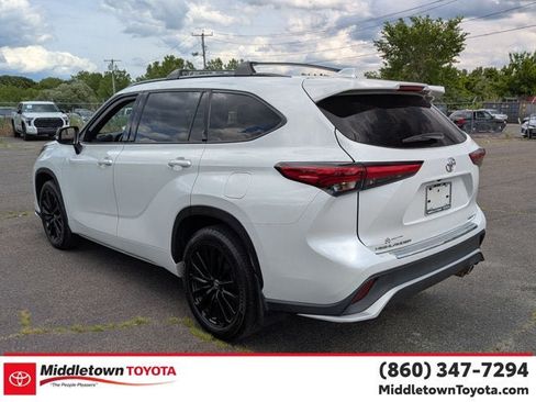 Used 2023 Toyota Highlander XSE AWD/4WD image 4