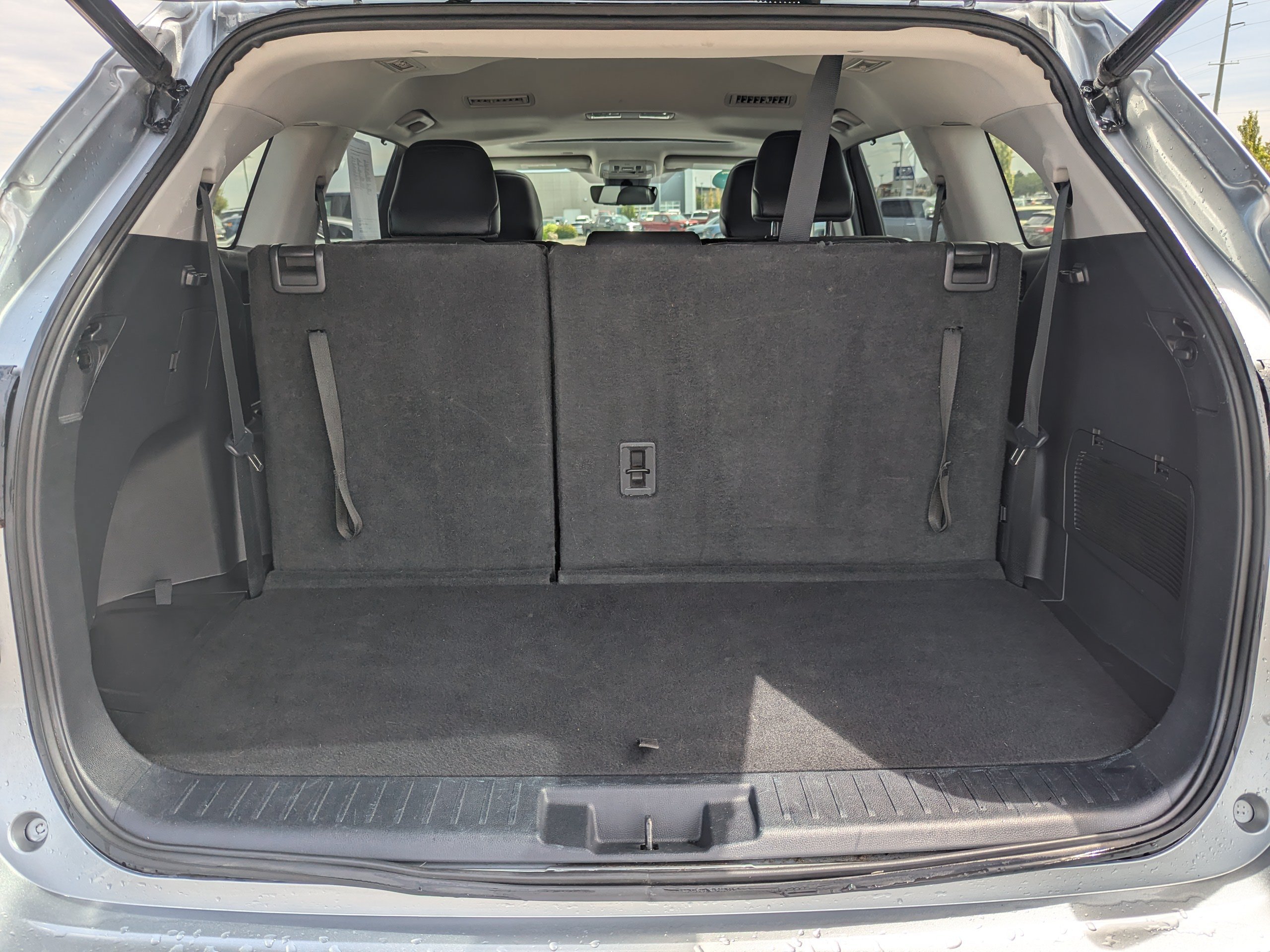 Used 2021 Toyota Highlander XLE AWD/4WD image 34