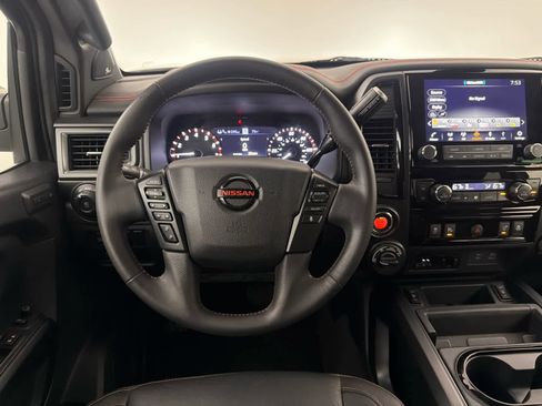 Used 2021 Nissan Titan PRO-4X w/ Pro-4x Convenience Package AWD/4WD image 16