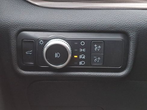 Certified 2022 Ford Explorer Limited w/ Limited Technology Package image 27