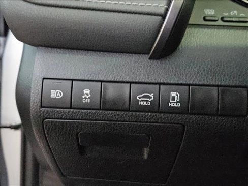 Used 2024 Toyota Camry SE image 10