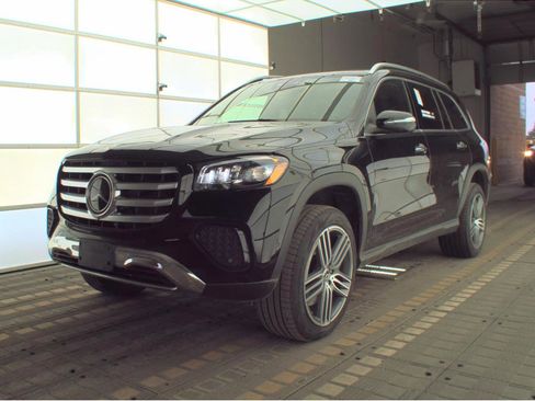 Used 2025 Mercedes-Benz GLS 450 4MATIC image 34