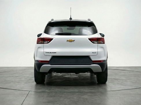 Used 2025 Chevrolet TrailBlazer LT w/ Driver Confidence Package image 7