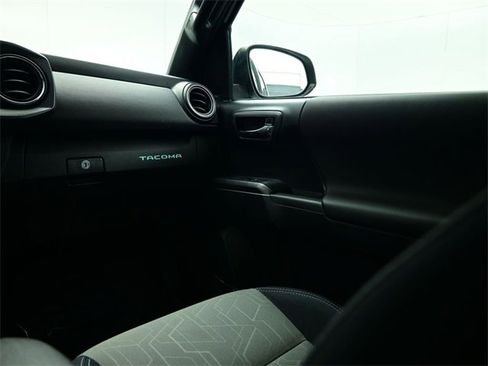 Used 2020 Toyota Tacoma TRD Off-Road image 12
