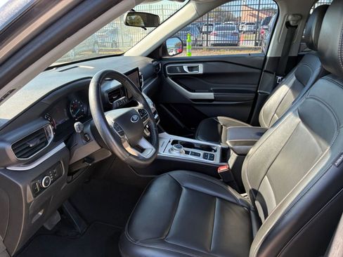 Used 2024 Ford Explorer XLT w/ Equipment Group 202A RWD image 24