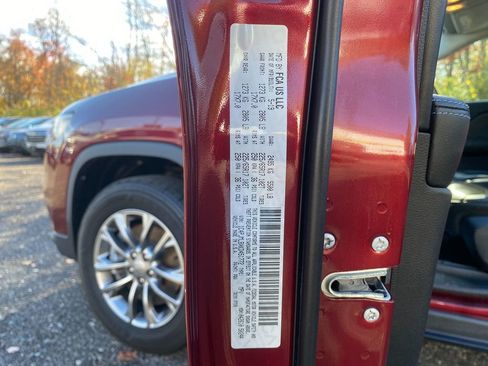 Used 2019 Jeep Cherokee Latitude Plus w/ Cold Weather Group image 31