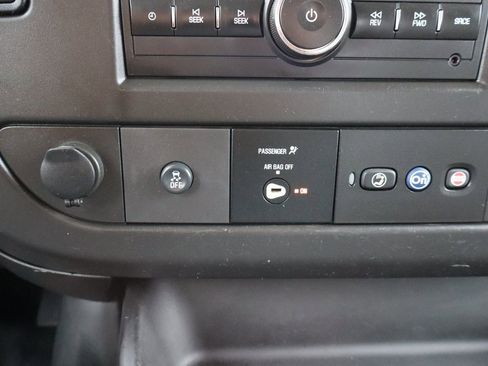 Used 2018 Chevrolet Express 2500 Extended image 15