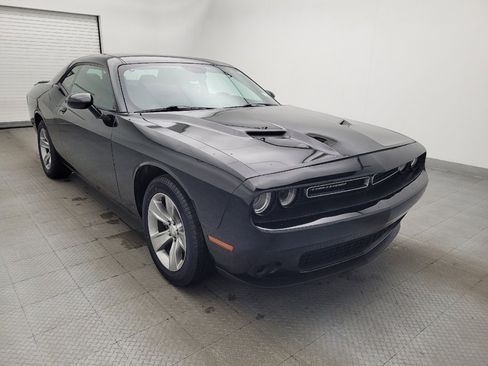 Used 2019 Dodge Challenger SXT image 13
