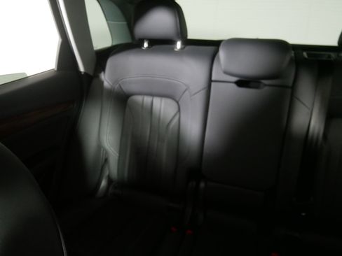 Used 2023 Audi Q5 2.0T Premium w/ Convenience Package image 12