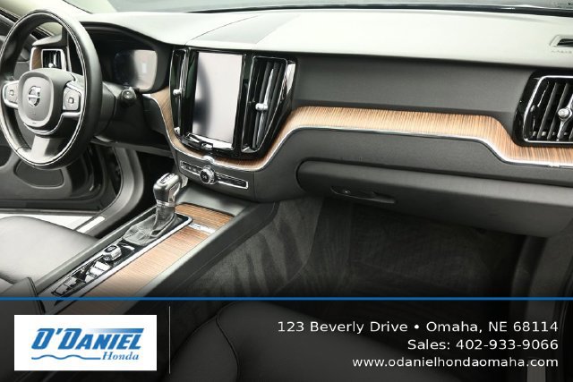 Used 2021 Volvo XC60 T5 Momentum AWD/4WD image 42
