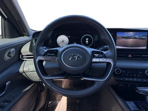 Used 2022 Hyundai Elantra SEL w/ Convenience + Premium Package image 12