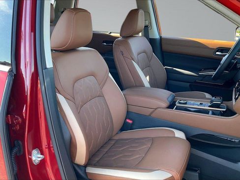 New 2026 Nissan Pathfinder Platinum AWD/4WD image 9