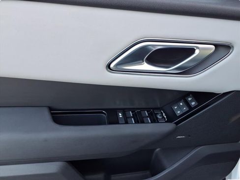 Used 2025 Land Rover Range Rover Velar Dynamic SE image 13