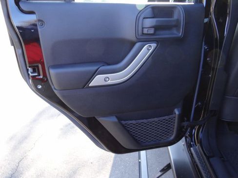 Used 2015 Jeep Wrangler Unlimited Rubicon w/ Connectivity Group image 22