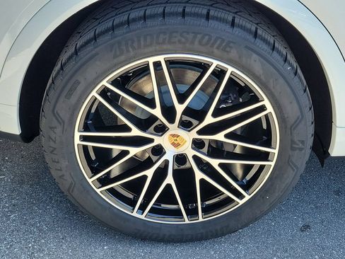 New 2026 Porsche Cayenne AWD/4WD image 14