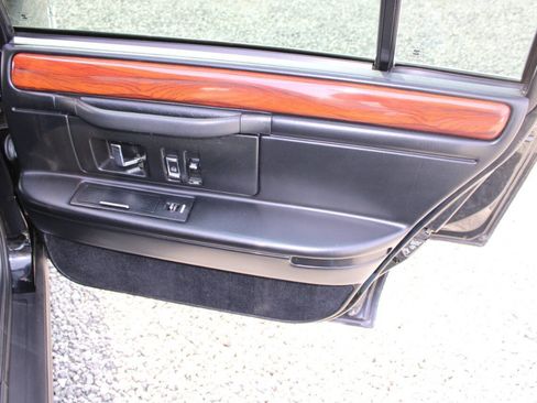 Used 1995 Cadillac De Ville Sedan FWD image 22