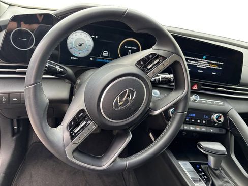 Certified 2023 Hyundai Elantra Limited FWD image 12