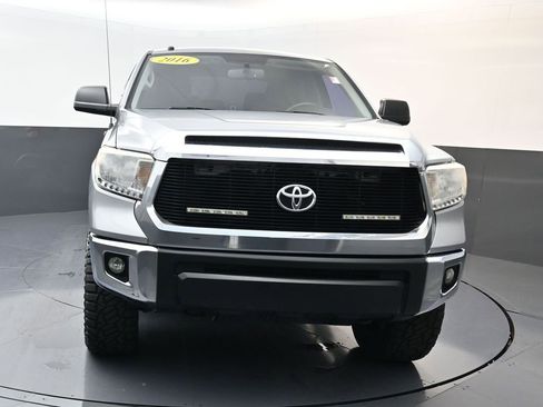 Used 2016 Toyota Tundra SR5 w/ SR5 Upgrade Package AWD/4WD image 11