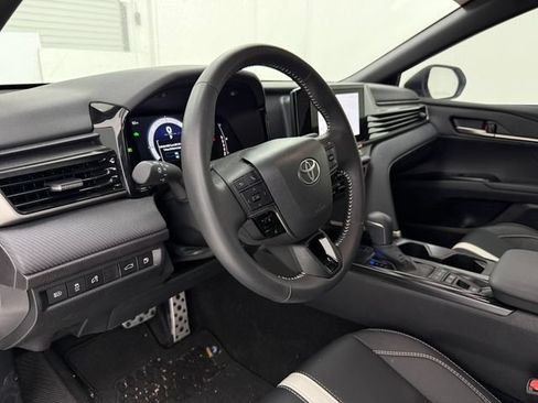 Used 2026 Toyota Camry SE w/ Convenience Package FWD image 8
