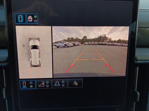 Used 2025 GMC Yukon AT4 w/ AT4 Premium Package image 17