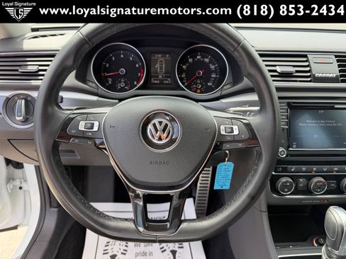 Used 2018 Volkswagen Passat 2.0T R-Line w/ R-Line Lighting Package FWD image 27