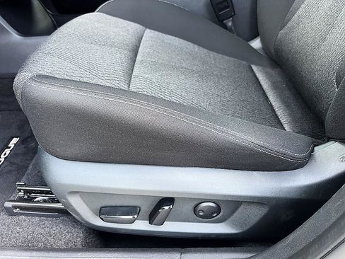 Certified 2025 Nissan Rogue SV FWD image 21