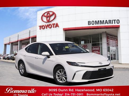 Used 2025 Toyota Camry LE image 1