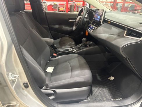 Used 2021 Toyota Corolla LE FWD image 41