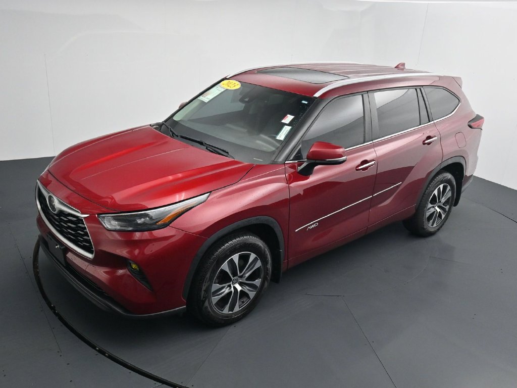 Used 2023 Toyota Highlander XLE AWD/4WD image 26
