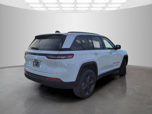 New 2026 Jeep Grand Cherokee Limited w/ Limited Altitude Package AWD/4WD image 4
