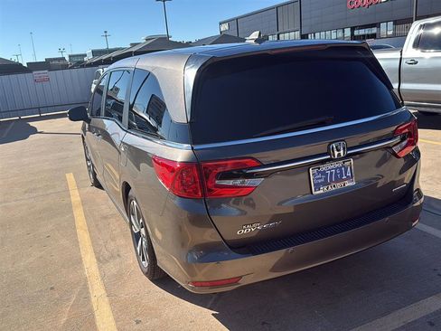 Used 2023 Honda Odyssey Touring image 12