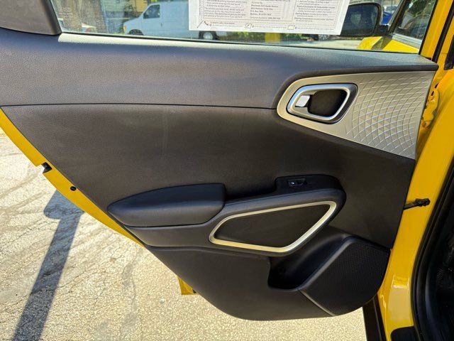 Used 2020 Kia Soul LX FWD image 12