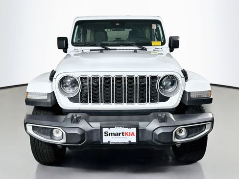 Used 2025 Jeep Wrangler Unlimited Sahara AWD/4WD image 2