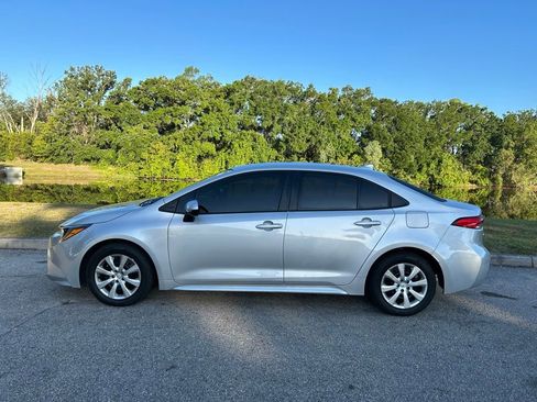 Used 2024 Toyota Corolla LE FWD image 2