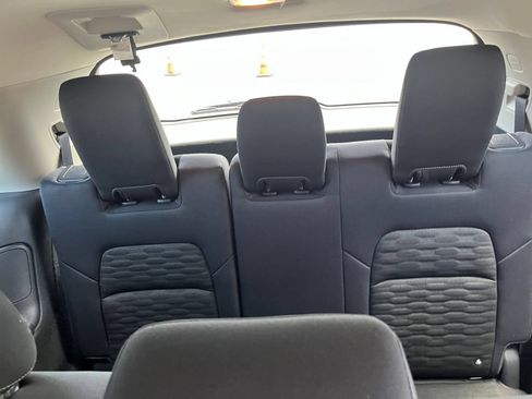Used 2025 Nissan Pathfinder SV FWD image 31
