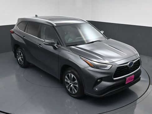 Used 2023 Toyota Highlander XLE FWD image 13