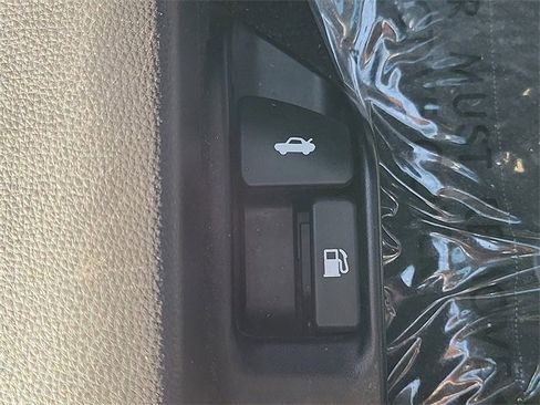 Used 2022 Toyota Corolla LE image 18